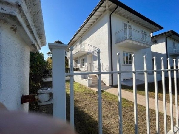 casa indipendente in vendita a Camaiore in zona Lido di Camaiore