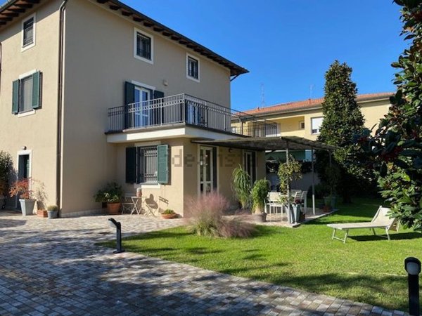 casa indipendente in vendita a Camaiore in zona Lido di Camaiore