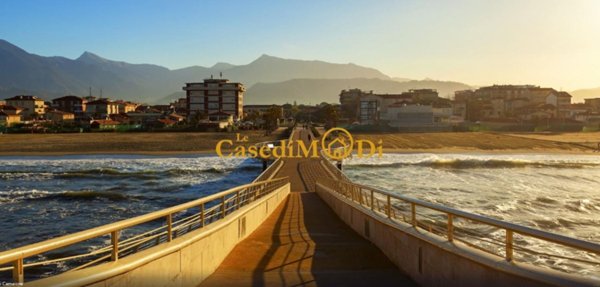 appartamento in vendita a Camaiore in zona Lido di Camaiore