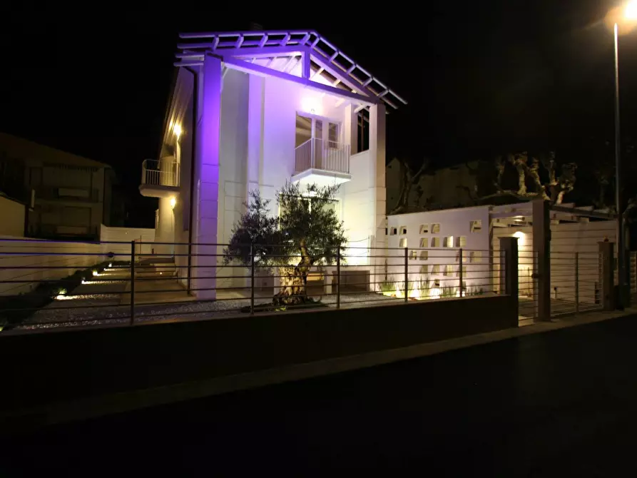 casa indipendente in vendita a Camaiore in zona Lido di Camaiore