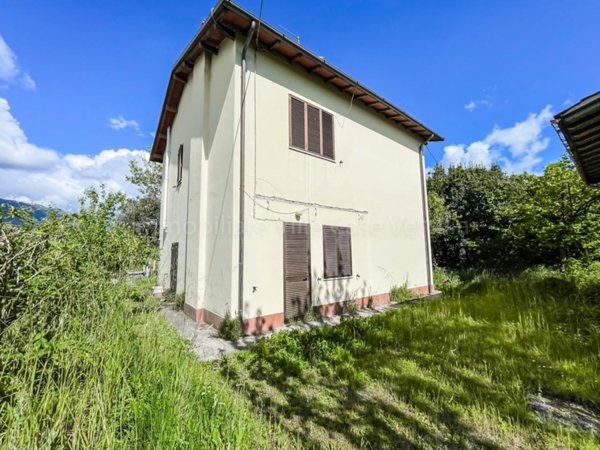 casa indipendente in vendita a Camaiore in zona Capezzano Pianore