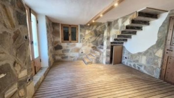 casa indipendente in vendita a Camaiore in zona Capezzano Pianore