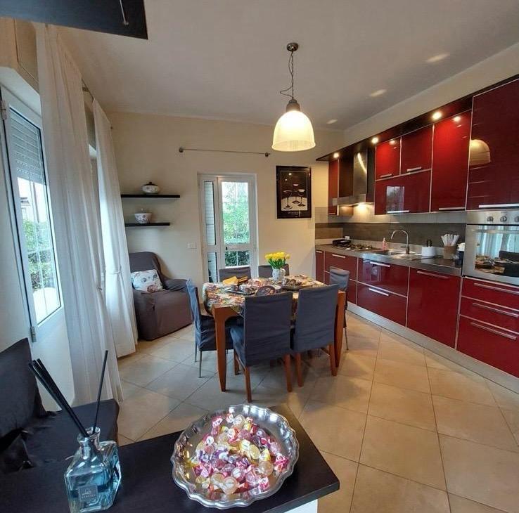 appartamento in vendita a Camaiore in zona Lido di Camaiore