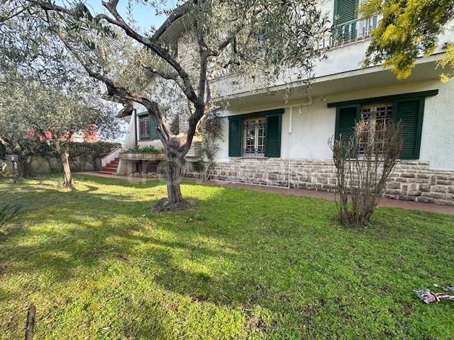 casa indipendente in vendita a Camaiore in zona Lido di Camaiore