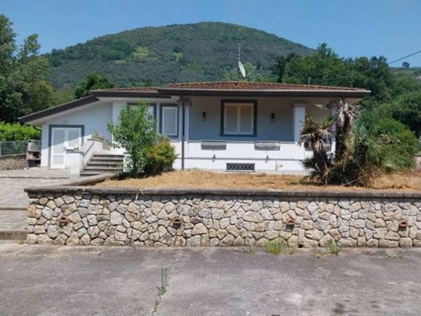 casa indipendente in vendita a Camaiore