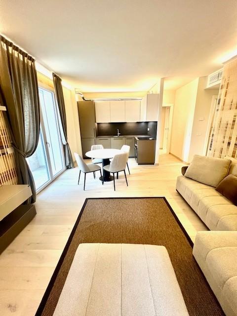 appartamento in vendita a Camaiore in zona Lido di Camaiore