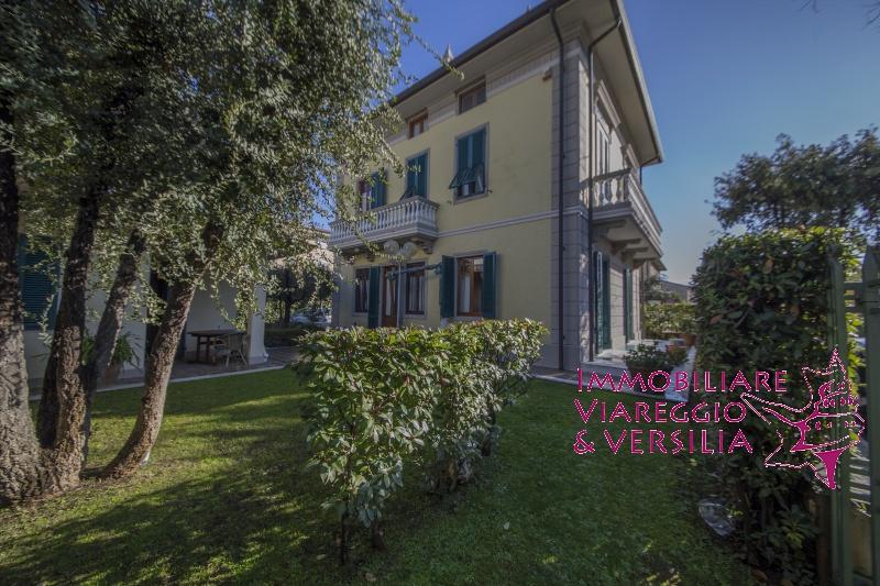 casa indipendente in vendita a Camaiore in zona Lido di Camaiore
