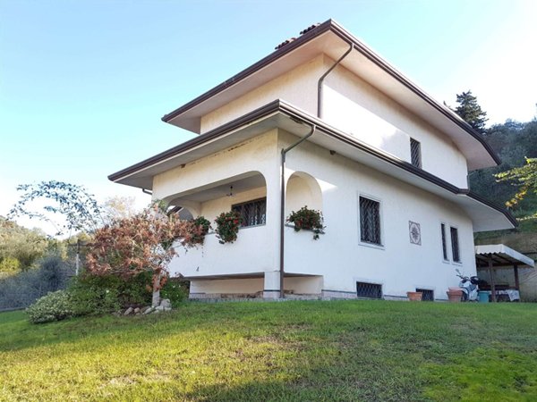 casa indipendente in vendita a Camaiore in zona Capezzano Pianore