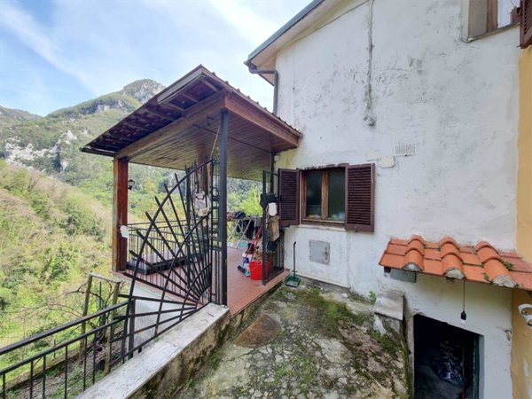 casa semindipendente in vendita a Camaiore