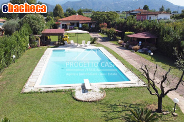 casa indipendente in vendita a Camaiore in zona Lido di Camaiore