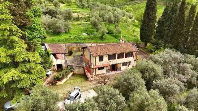 casa indipendente in vendita a Camaiore