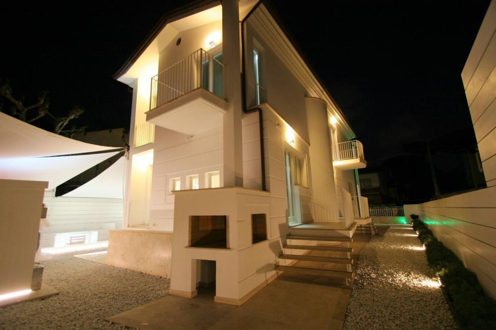 casa indipendente in vendita a Camaiore in zona Lido di Camaiore