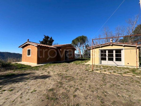 casa indipendente in vendita a Camaiore