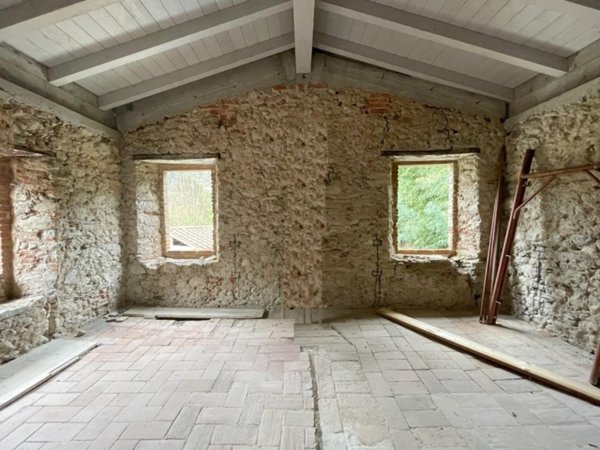 casa indipendente in vendita a Camaiore in zona Vado