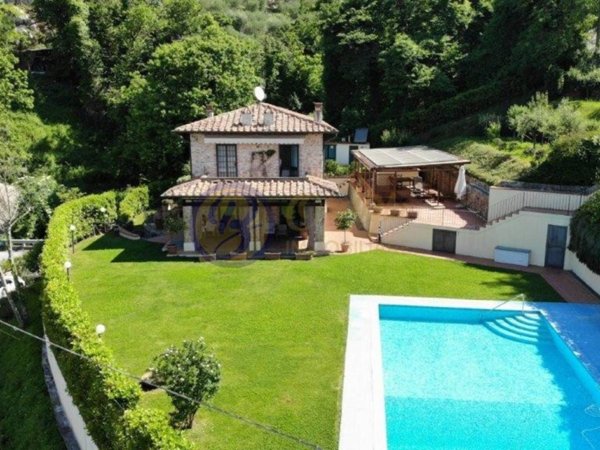 casa indipendente in vendita a Camaiore