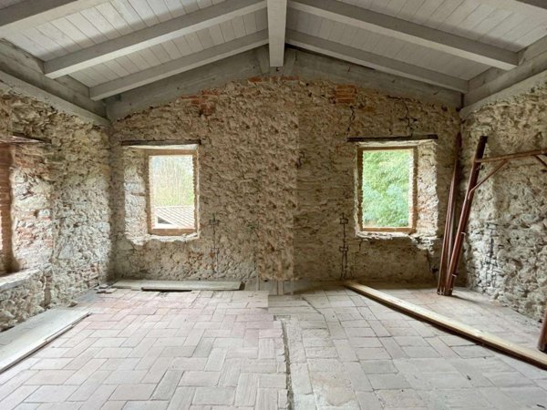casa indipendente in vendita a Camaiore in zona Vado