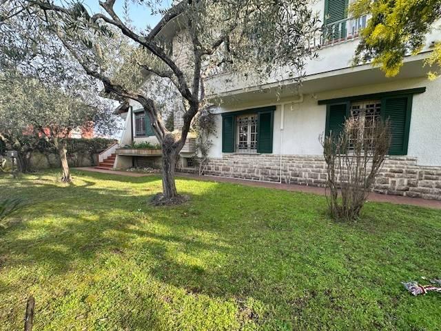 casa indipendente in vendita a Camaiore in zona Lido di Camaiore