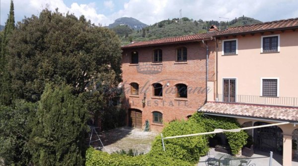 casa indipendente in vendita a Camaiore