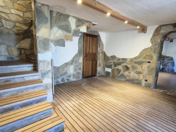 casa indipendente in vendita a Camaiore in zona Capezzano Pianore