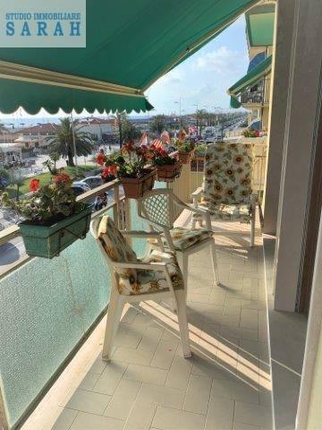 appartamento in vendita a Camaiore in zona Lido di Camaiore