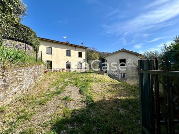 casa indipendente in vendita a Camaiore