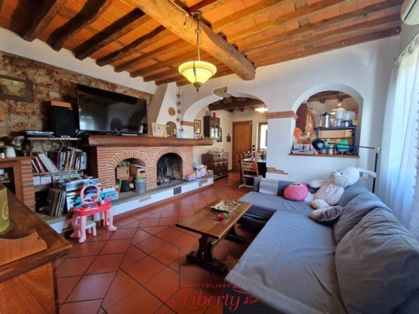 casa indipendente in vendita a Camaiore