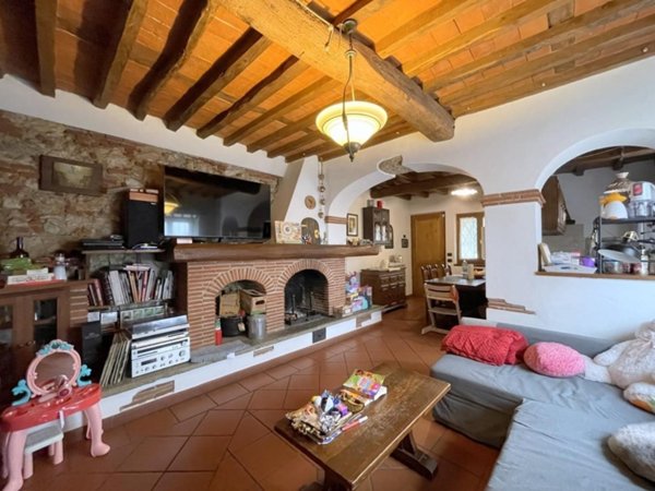 casa indipendente in vendita a Camaiore