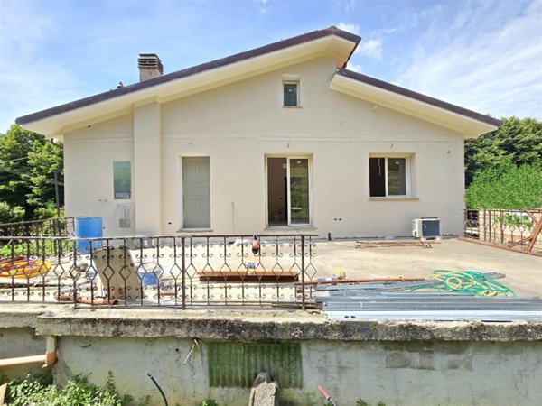 casa semindipendente in vendita a Camaiore in zona Vado