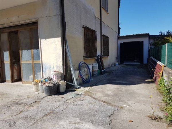 quadrivano in vendita a Camaiore in zona Vado