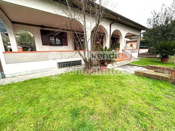 casa indipendente in vendita a Camaiore