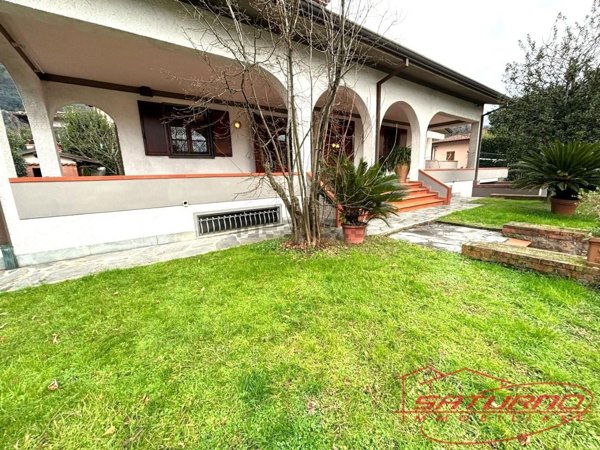 casa indipendente in vendita a Camaiore