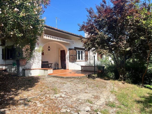 casa indipendente in vendita a Camaiore