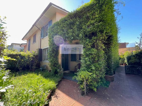 casa indipendente in vendita a Camaiore in zona Lido di Camaiore