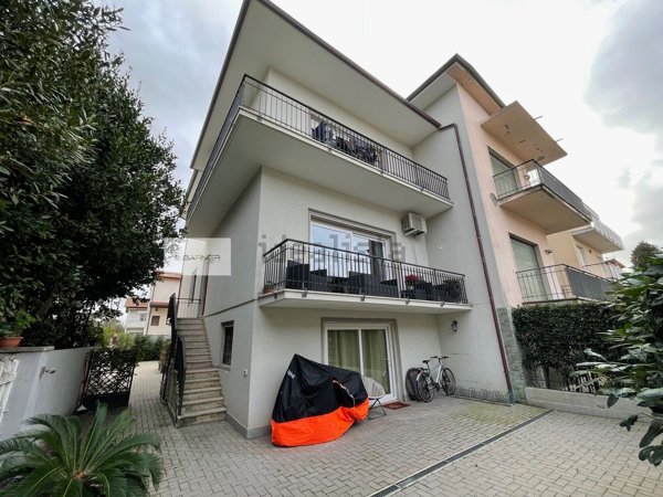 appartamento in vendita a Camaiore in zona Lido di Camaiore