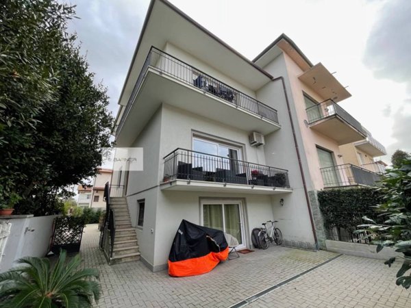 casa indipendente in vendita a Camaiore in zona Lido di Camaiore