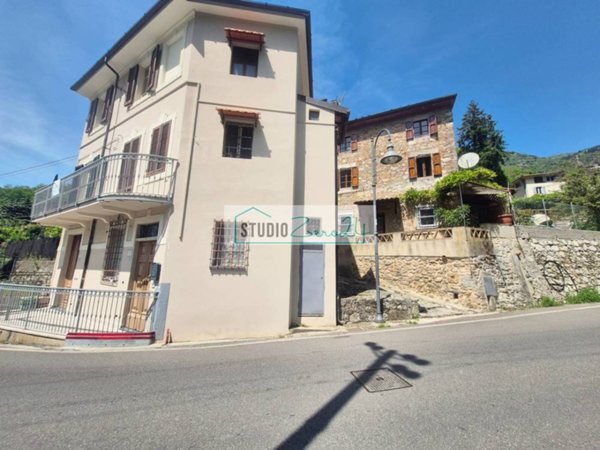 casa indipendente in vendita a Camaiore in zona Lombrici