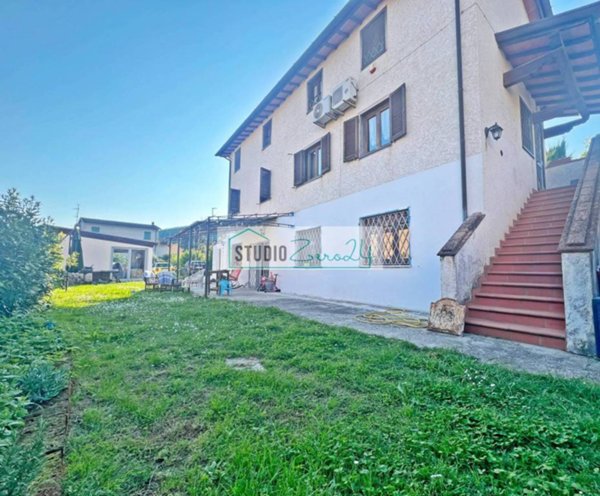 casa indipendente in vendita a Camaiore in zona Vado