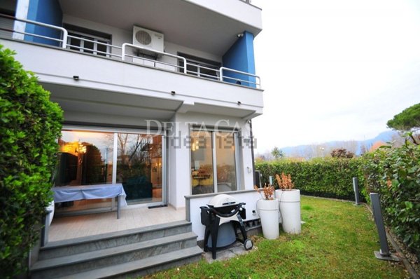 casa indipendente in vendita a Camaiore in zona Lido di Camaiore