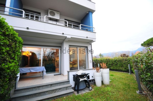 casa indipendente in vendita a Camaiore in zona Lido di Camaiore