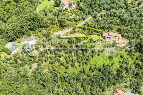 casa indipendente in vendita a Camaiore