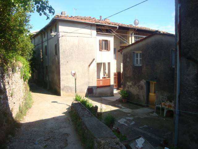 intera palazzina in vendita a Camaiore