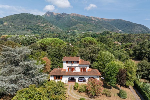 casa indipendente in vendita a Camaiore