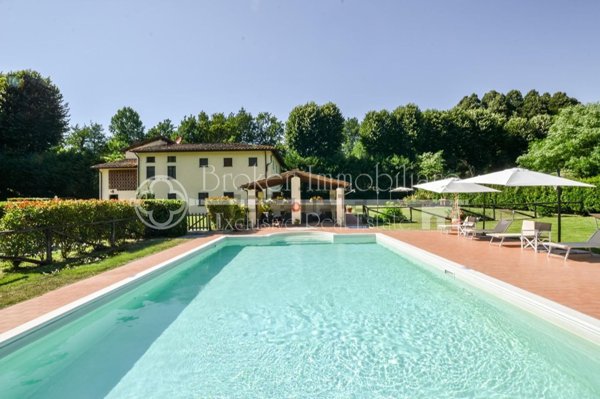 casa indipendente in vendita a Camaiore