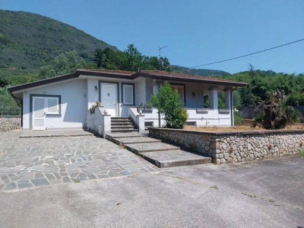 casa indipendente in vendita a Camaiore