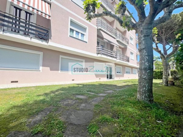 appartamento in vendita a Camaiore in zona Lido di Camaiore