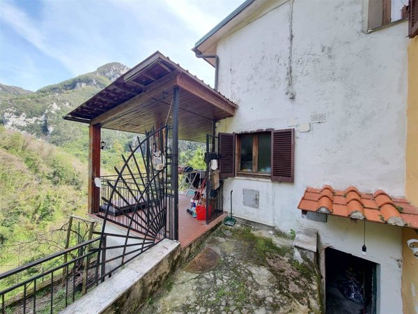 casa indipendente in vendita a Camaiore