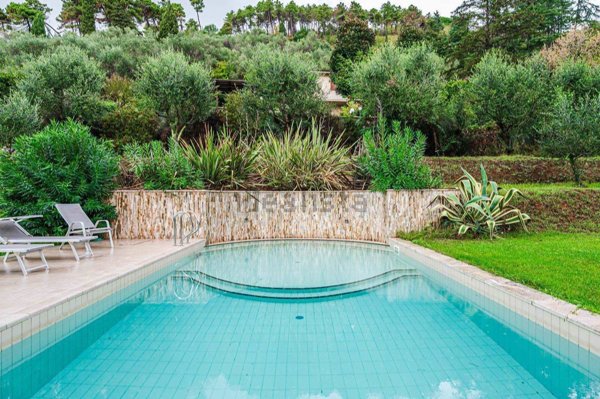 casa indipendente in vendita a Camaiore
