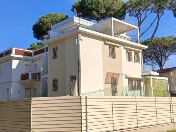 casa indipendente in vendita a Camaiore in zona Lido di Camaiore