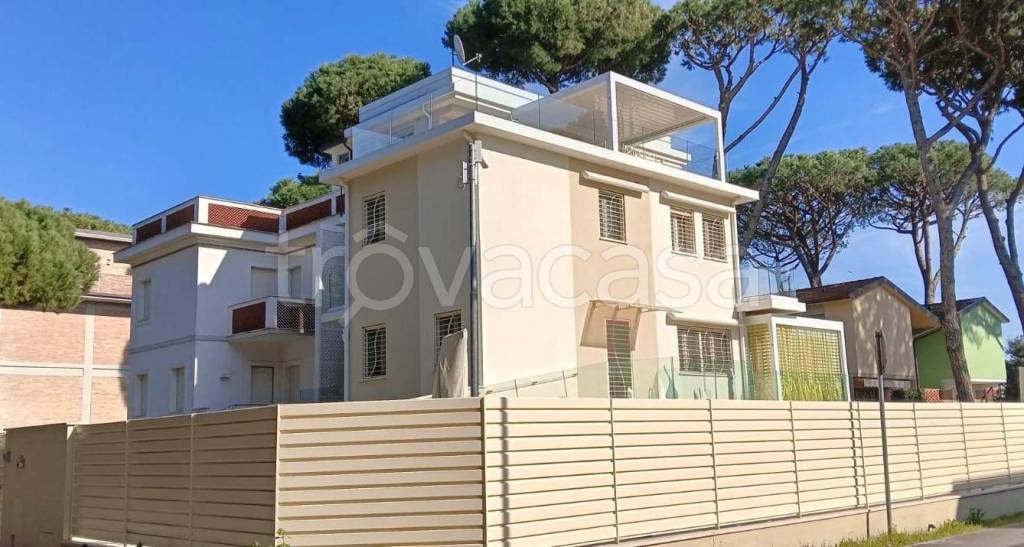 casa indipendente in vendita a Camaiore in zona Lido di Camaiore