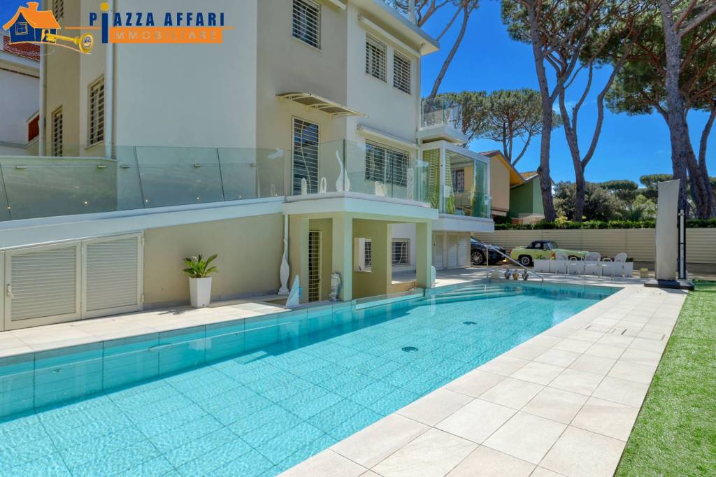 casa indipendente in vendita a Camaiore in zona Lido di Camaiore